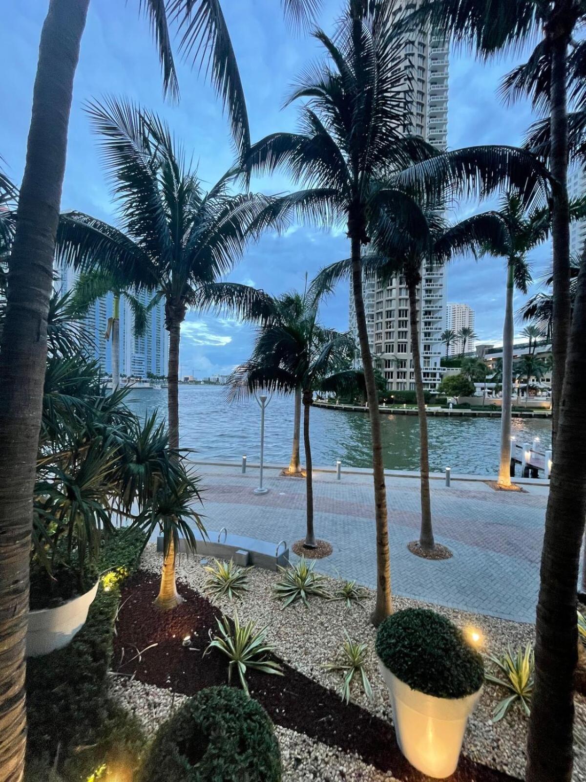 Luxurious 5-star At The W Icon Brickell