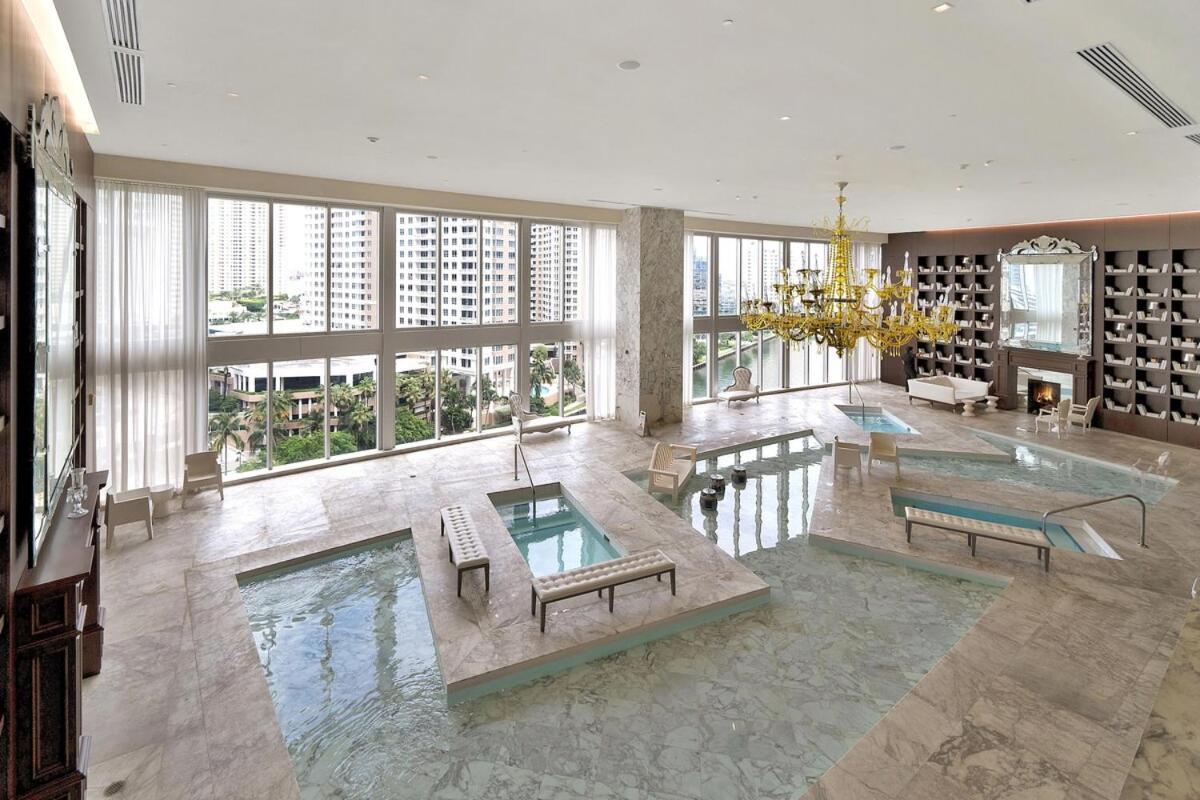 Luxurious 5-star At The W Icon Brickell Miami